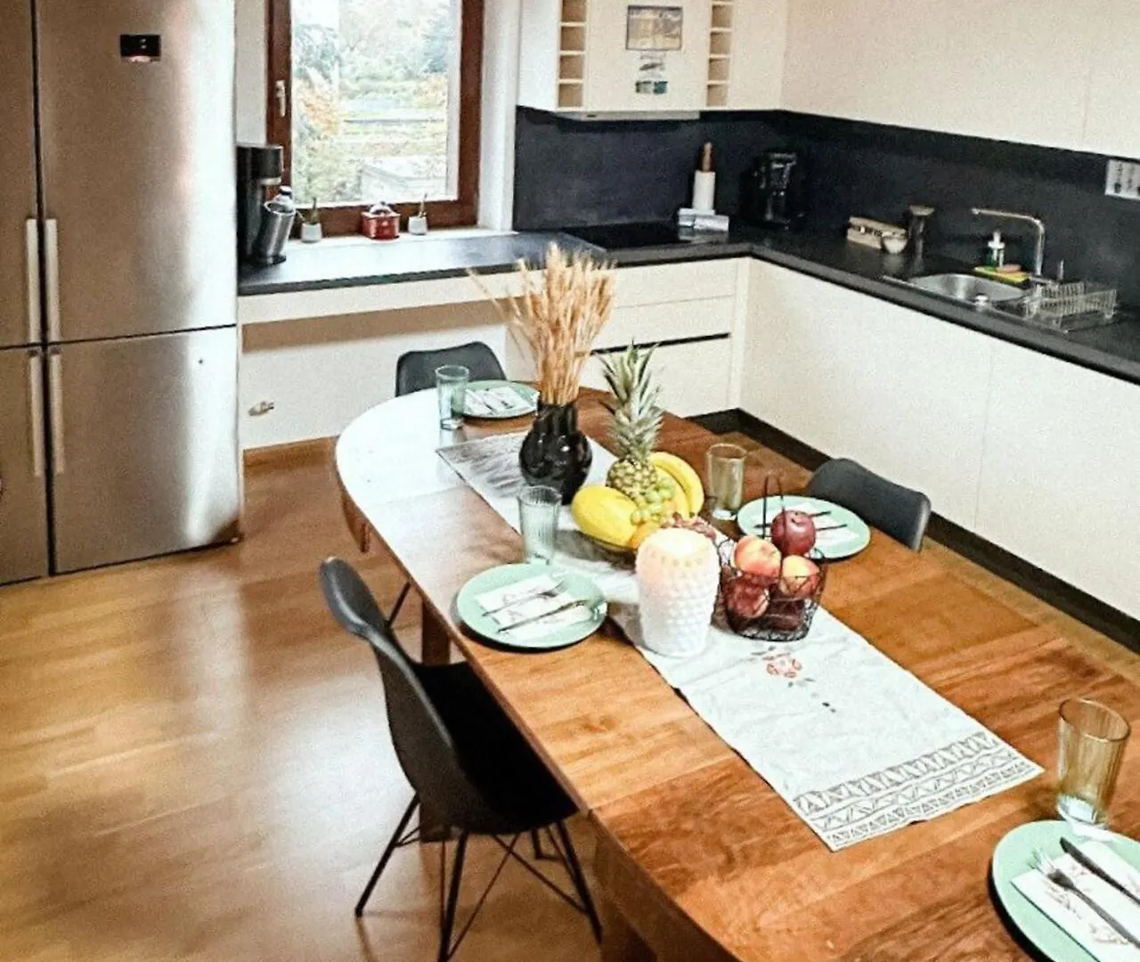Sali Homes K39 Monte-Carlo -Spacious 6-Bedroom Apartment With Terrace And Garden Views In Bayreuth Ideal For Groups